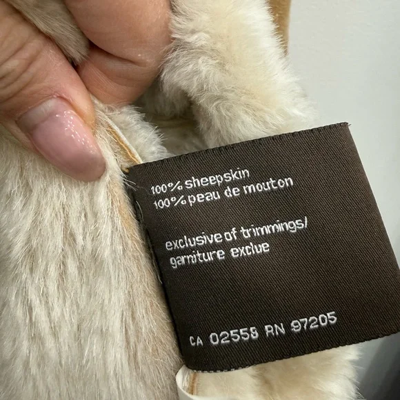 Danier 💯 % Sheepskin Suede Jacket - Picture 17 of 17